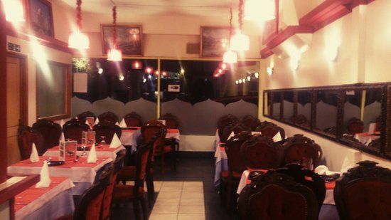 Taj Mahal Inside.jpg