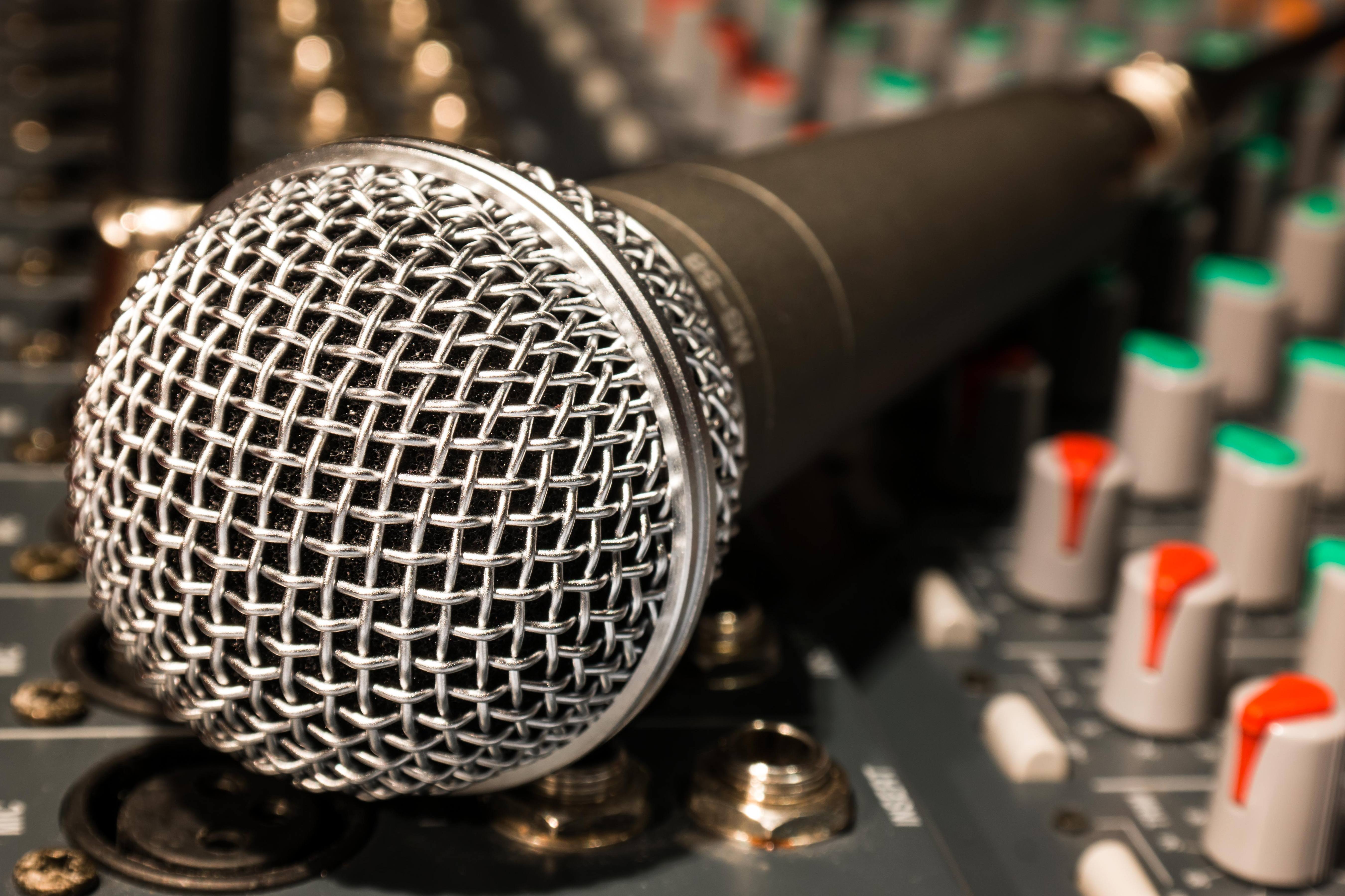microphone-626618.jpg